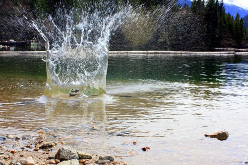 rock splash in lake