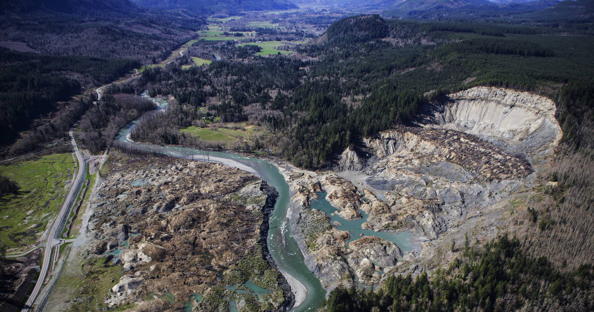 oso landslide before and after